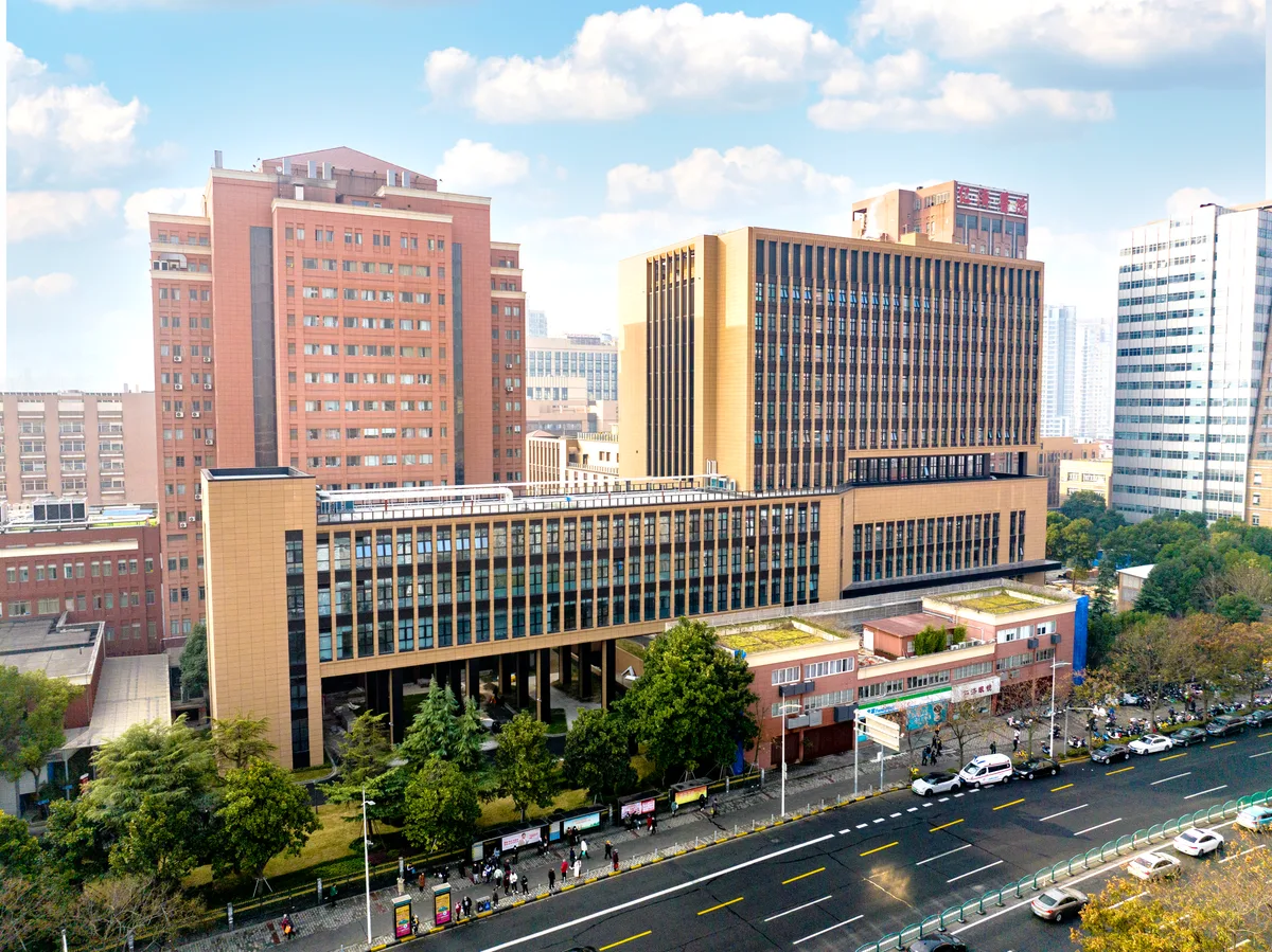 Renji Hospital campus exterior