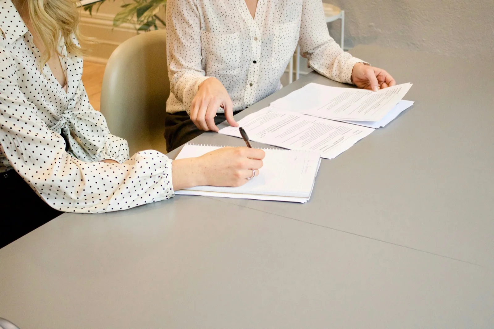 A family comparing healthcare navigation options before treatment abroad.